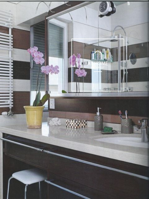 Furnished apartment with 4 bedrooms, terrace, and 2 garage spaces in District II