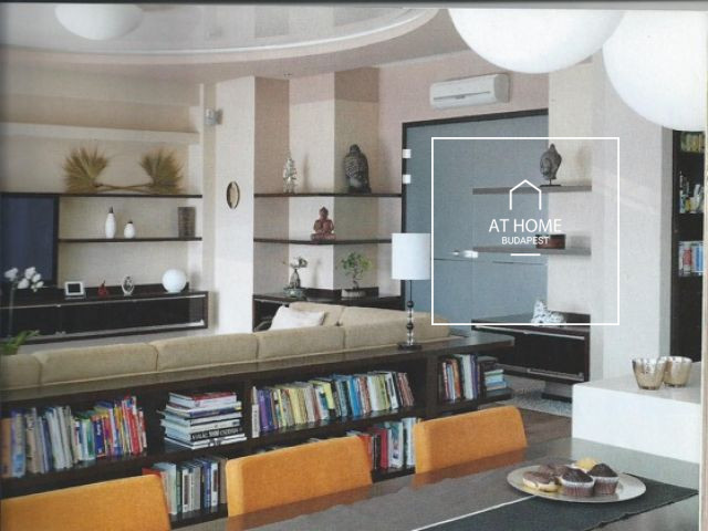 Furnished apartment with 4 bedrooms, terrace, and 2 garage spaces in District II