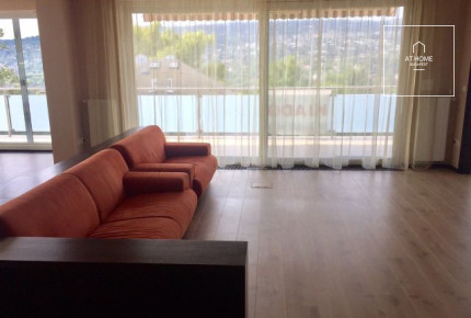 Furnished apartment with 4 bedrooms, terrace, and 2 garage spaces in District II