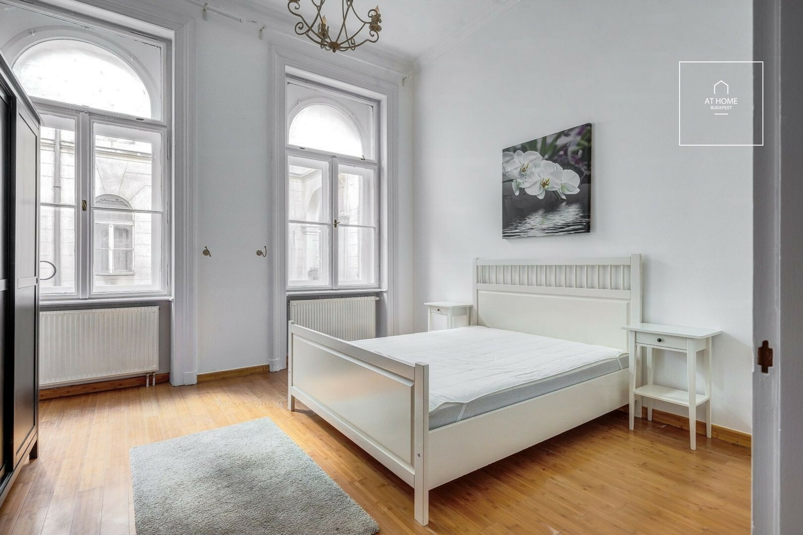 Felújított 3 hálószobás belvárosi lakás a VI. kerületben