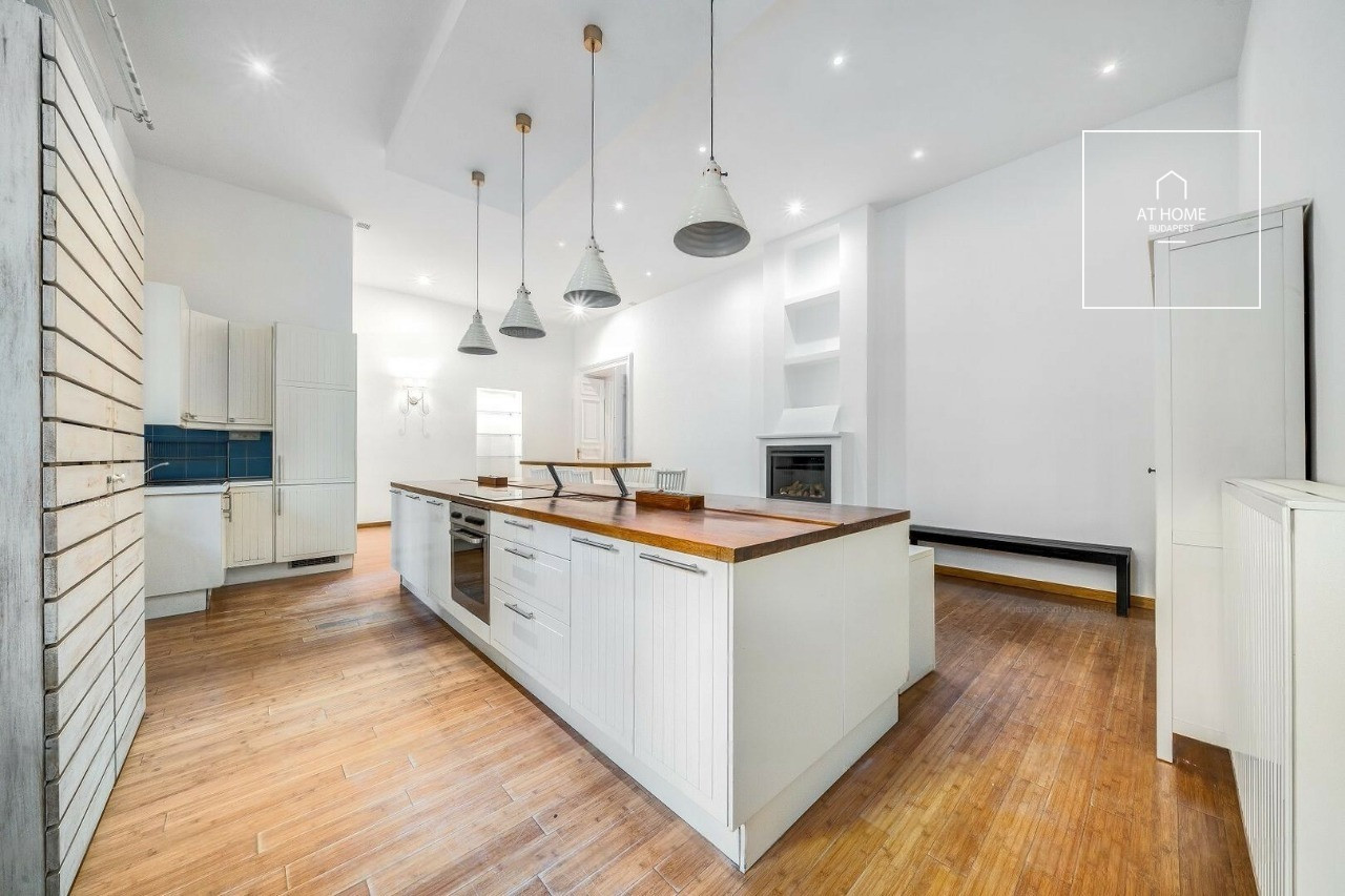 Renovated 3-Bedroom Apartment in the City Center, District VI