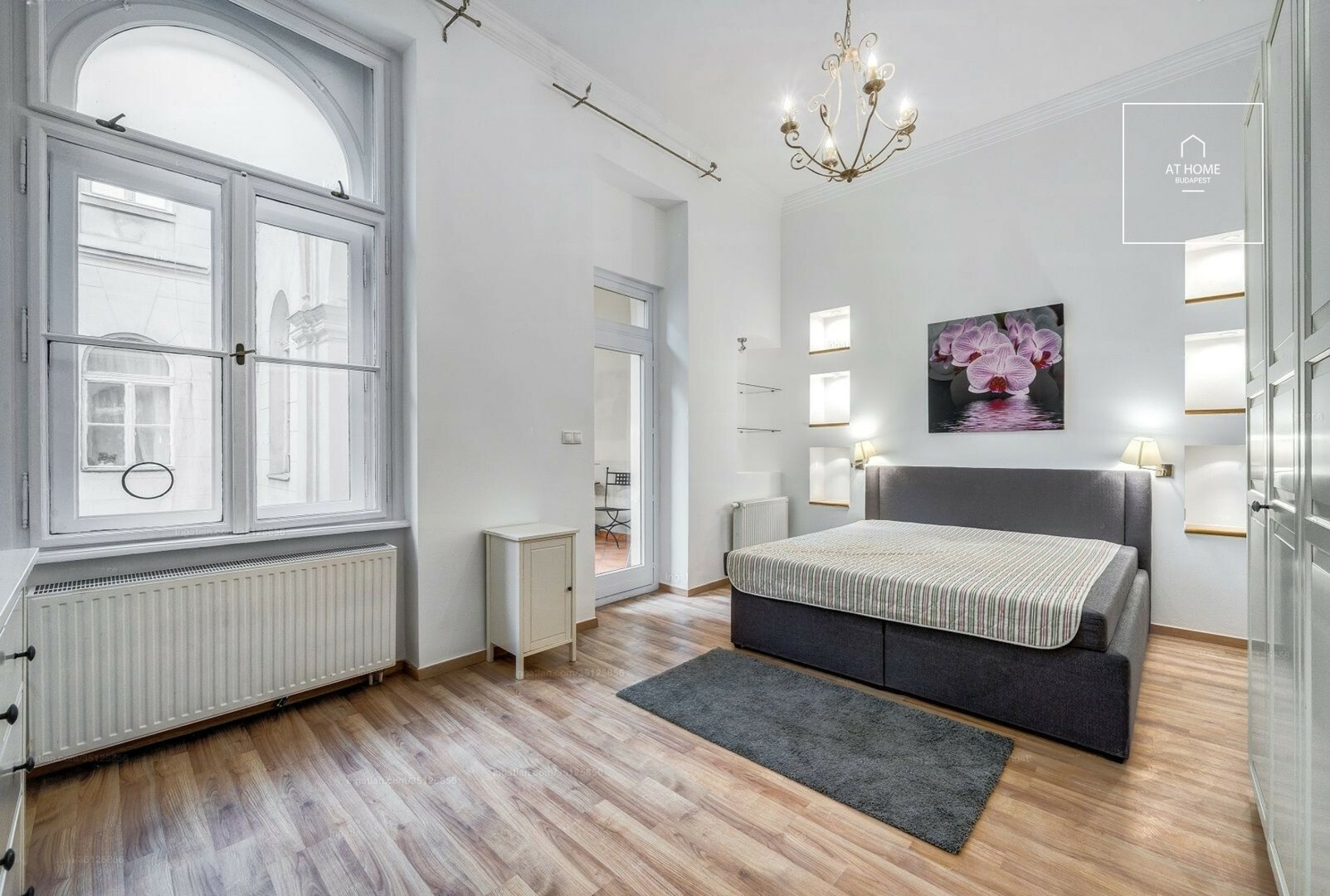 Felújított 3 hálószobás belvárosi lakás a VI. kerületben