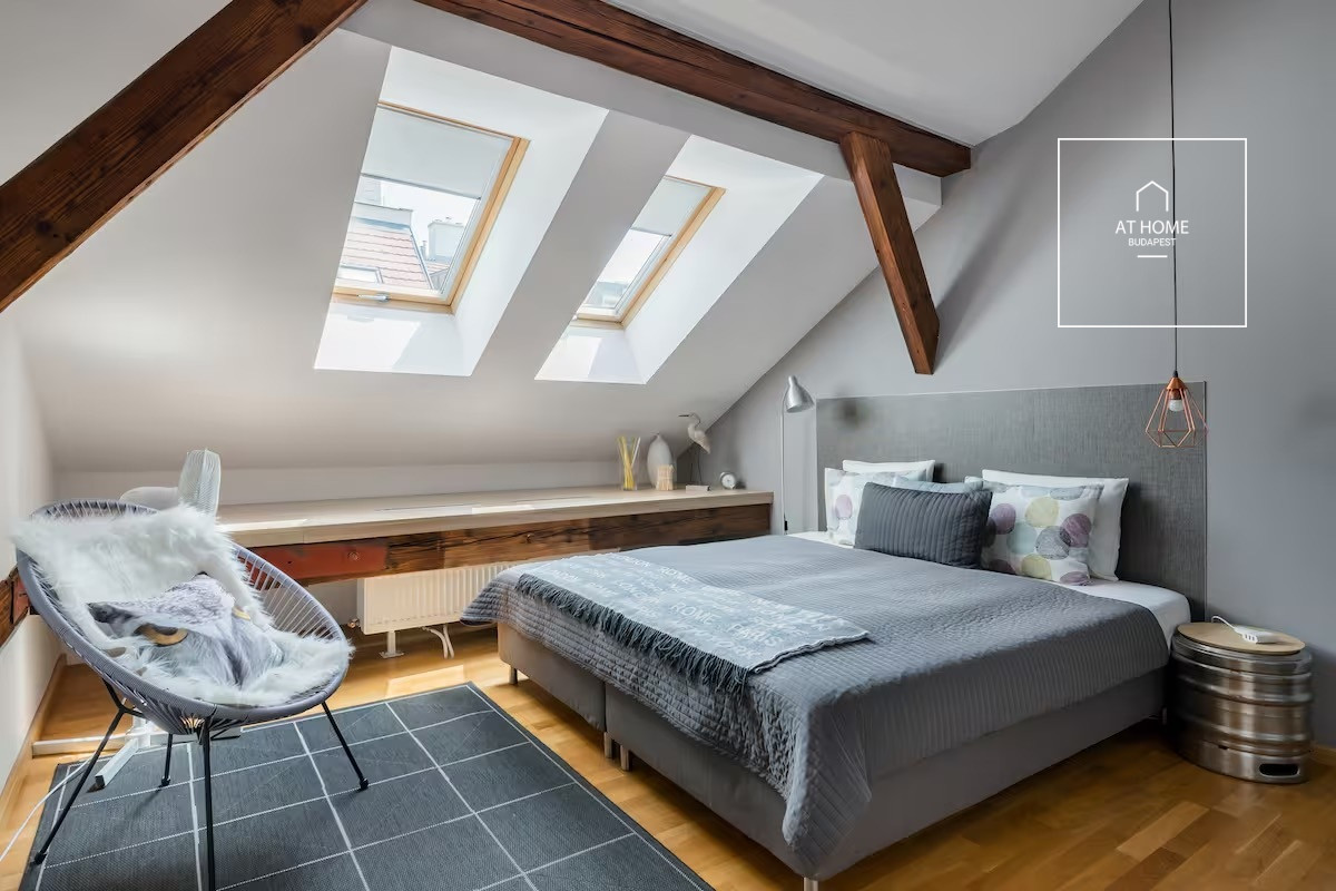 Bright and quiet two-bedroom attic apartment near the Basilica