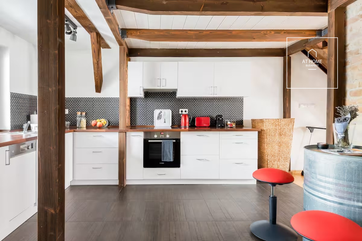 Bright and quiet two-bedroom attic apartment near the Basilica