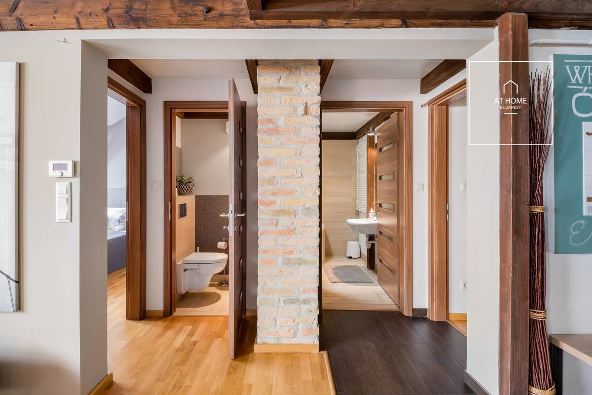 Bright and quiet two-bedroom attic apartment near the Basilica