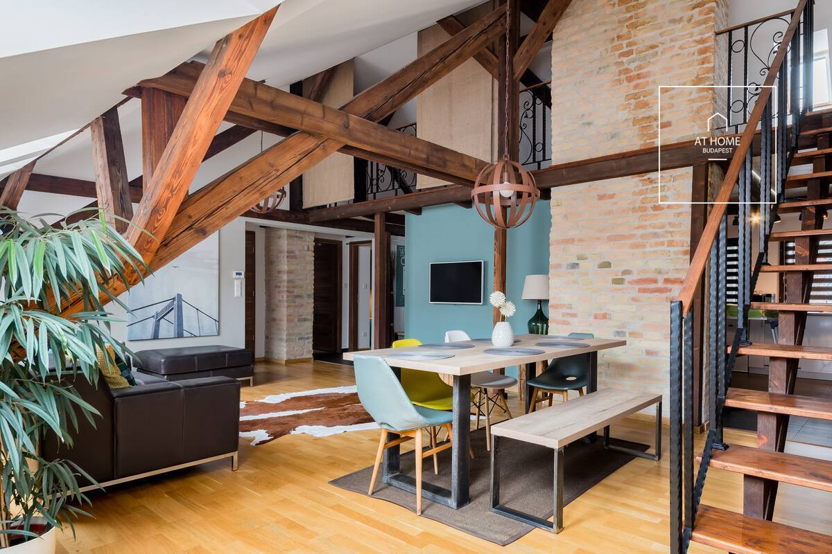 Bright and quiet two-bedroom attic apartment near the Basilica