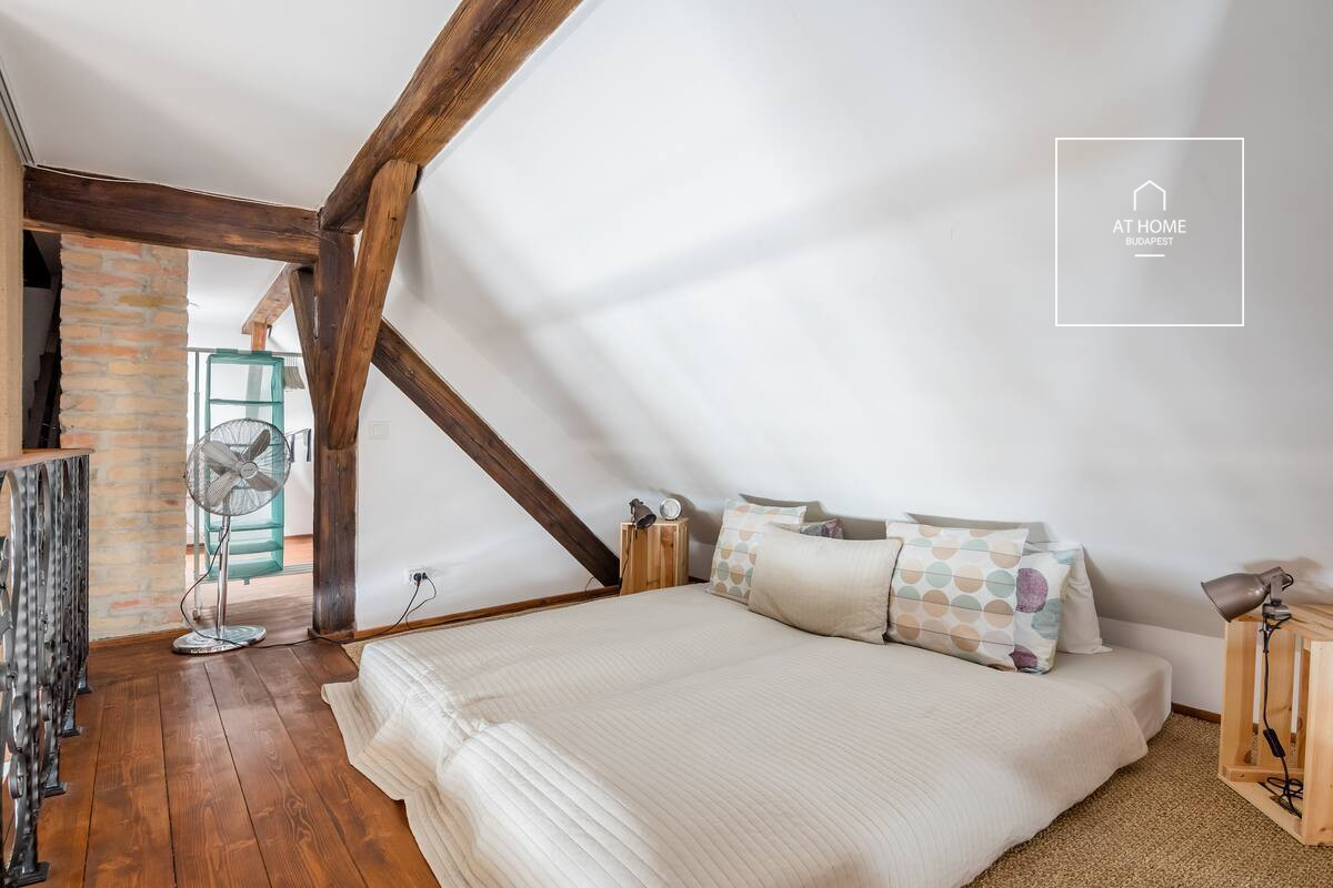 Bright and quiet two-bedroom attic apartment near the Basilica