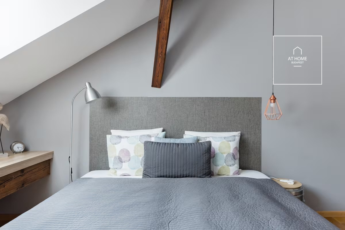 Bright and quiet two-bedroom attic apartment near the Basilica