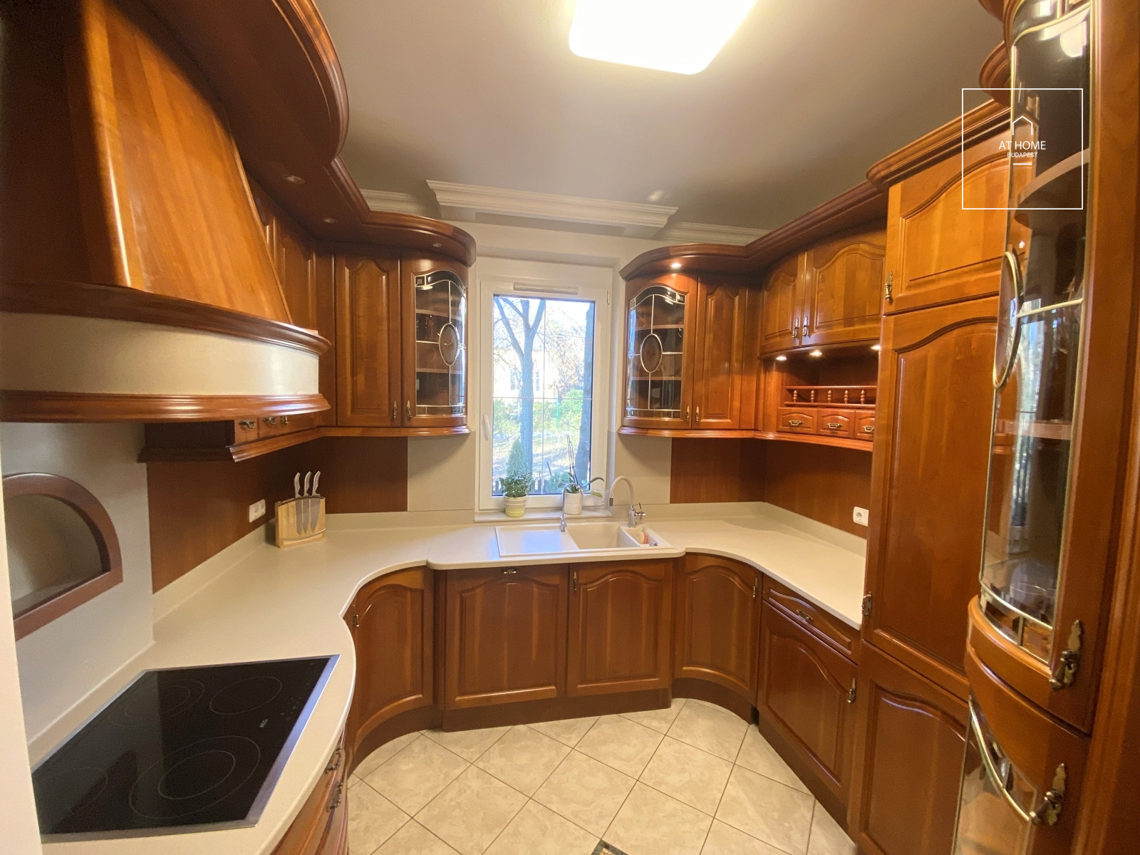 Exclusive, renovated 2-bedroom apartment with a terrace and garage in District II