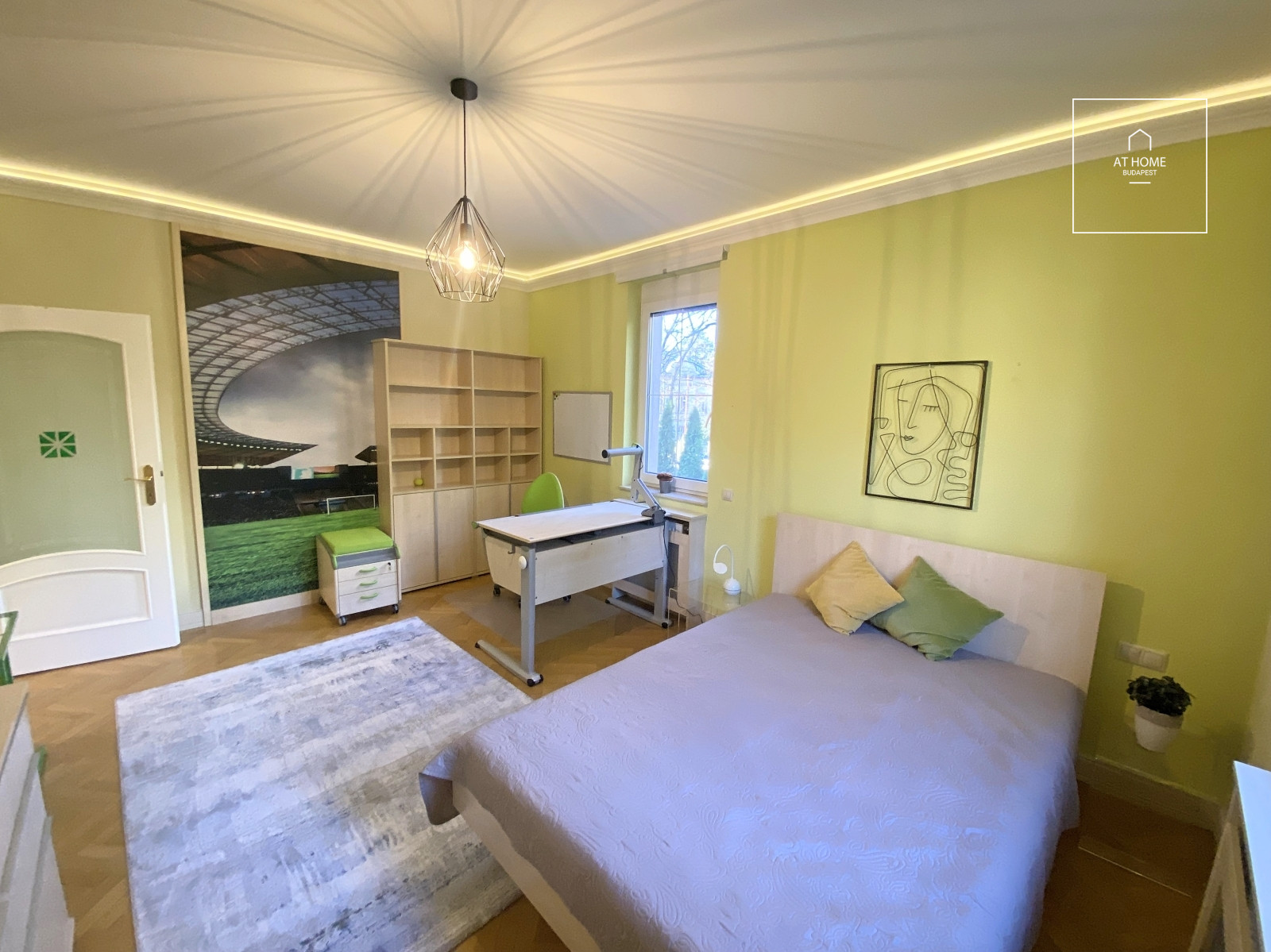 Exclusive, renovated 2-bedroom apartment with a terrace and garage in District II