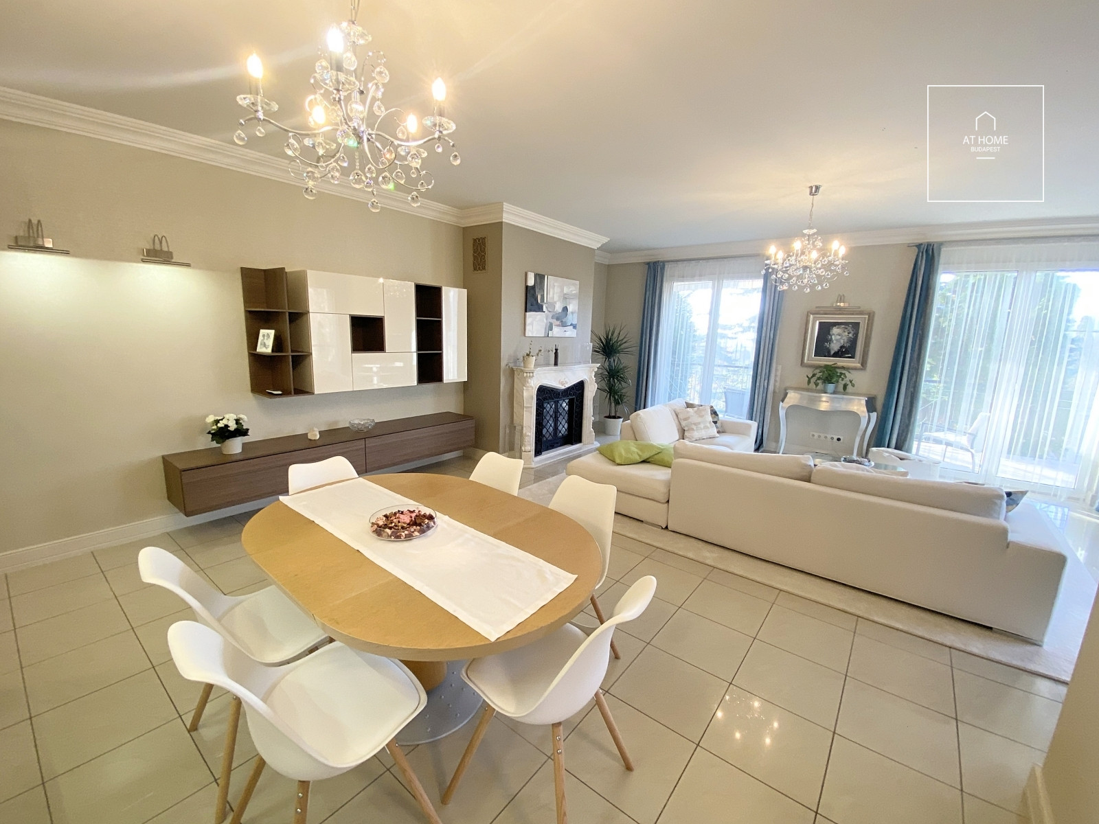 Exclusive, renovated 2-bedroom apartment with a terrace and garage in District II