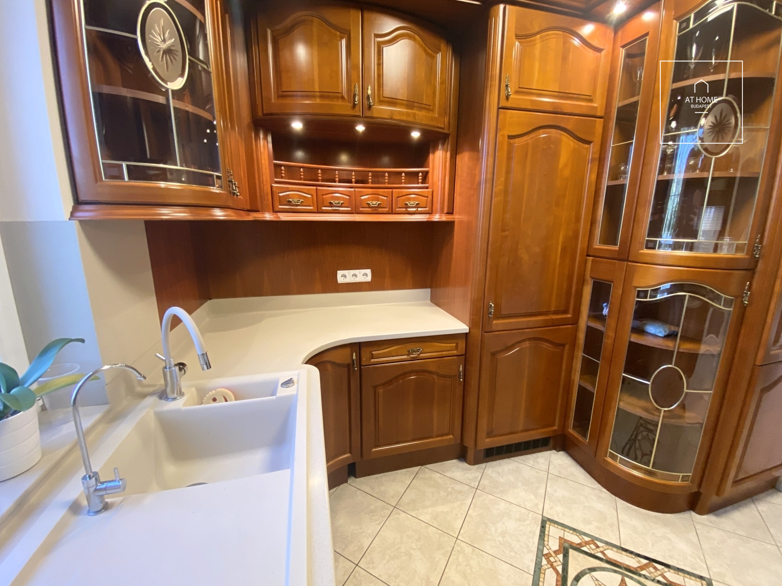 Exclusive, renovated 2-bedroom apartment with a terrace and garage in District II