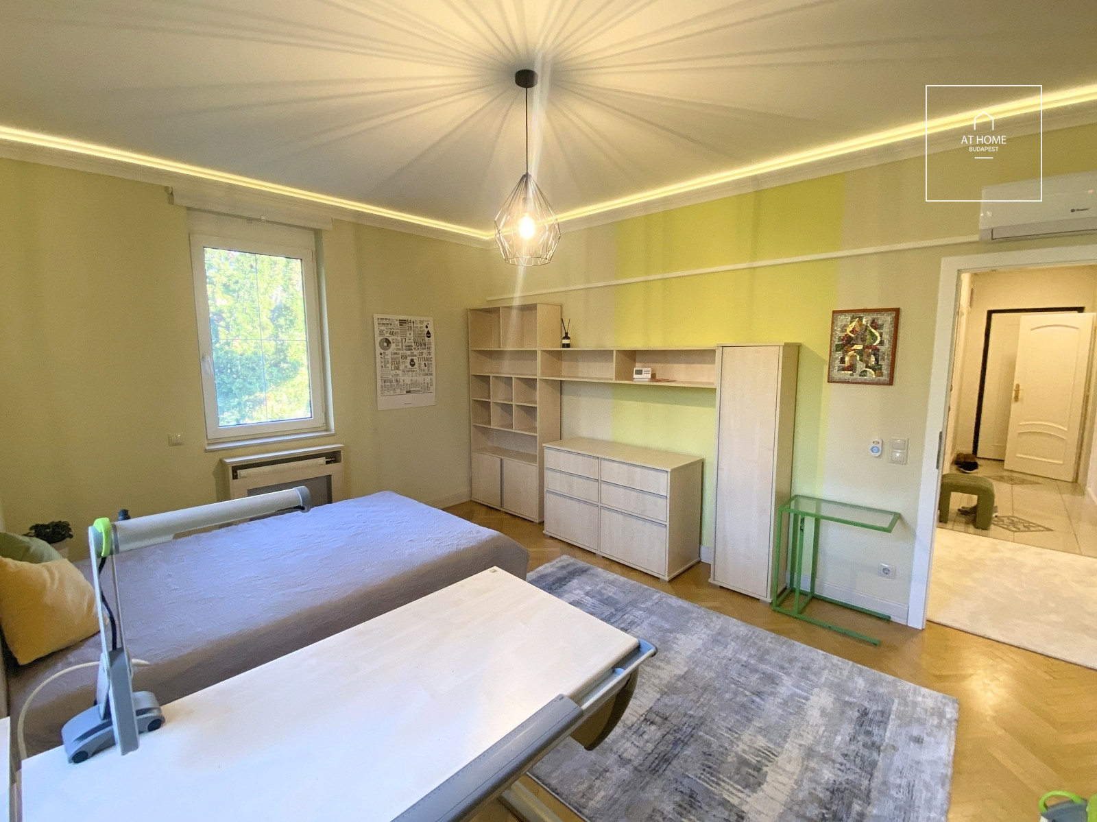 Exclusive, renovated 2-bedroom apartment with a terrace and garage in District II