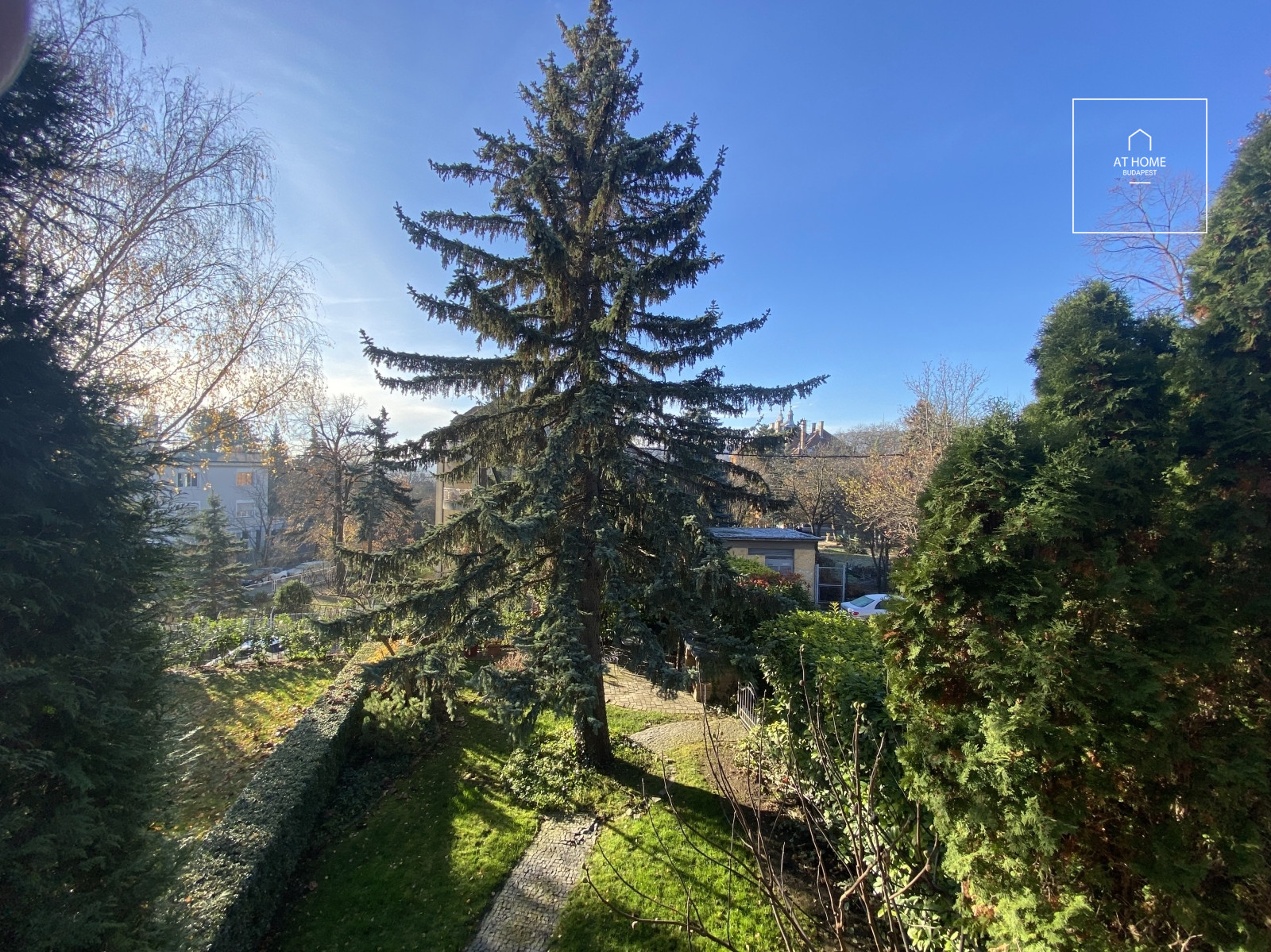 Exclusive, renovated 2-bedroom apartment with a terrace and garage in District II