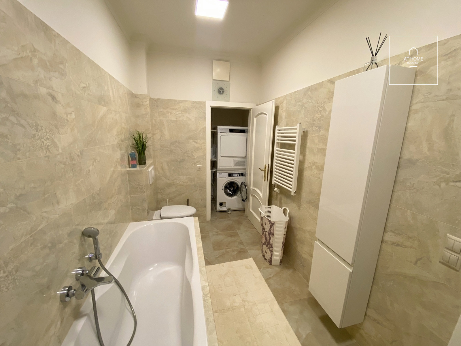 Exclusive, renovated 2-bedroom apartment with a terrace and garage in District II