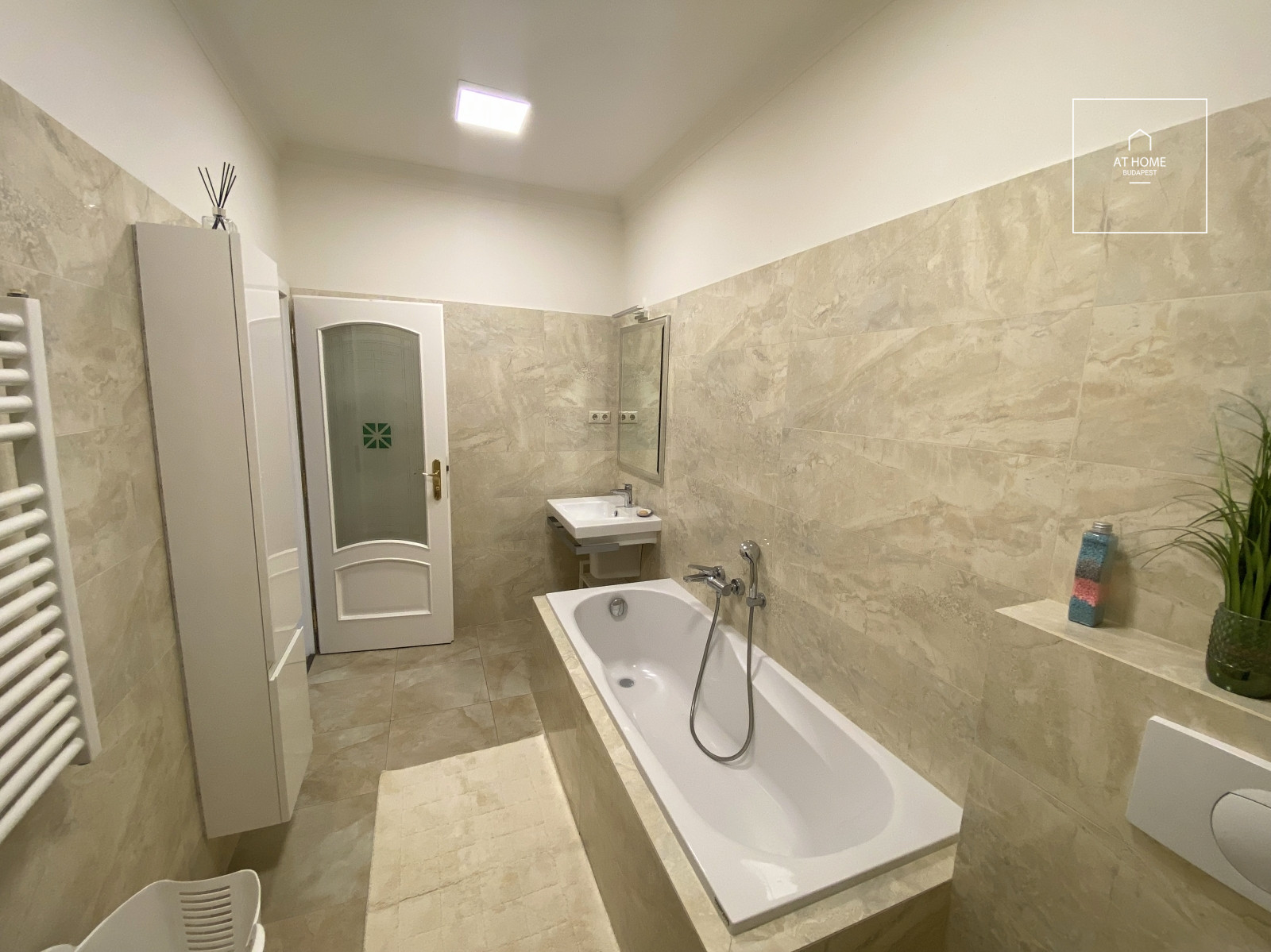 Exclusive, renovated 2-bedroom apartment with a terrace and garage in District II