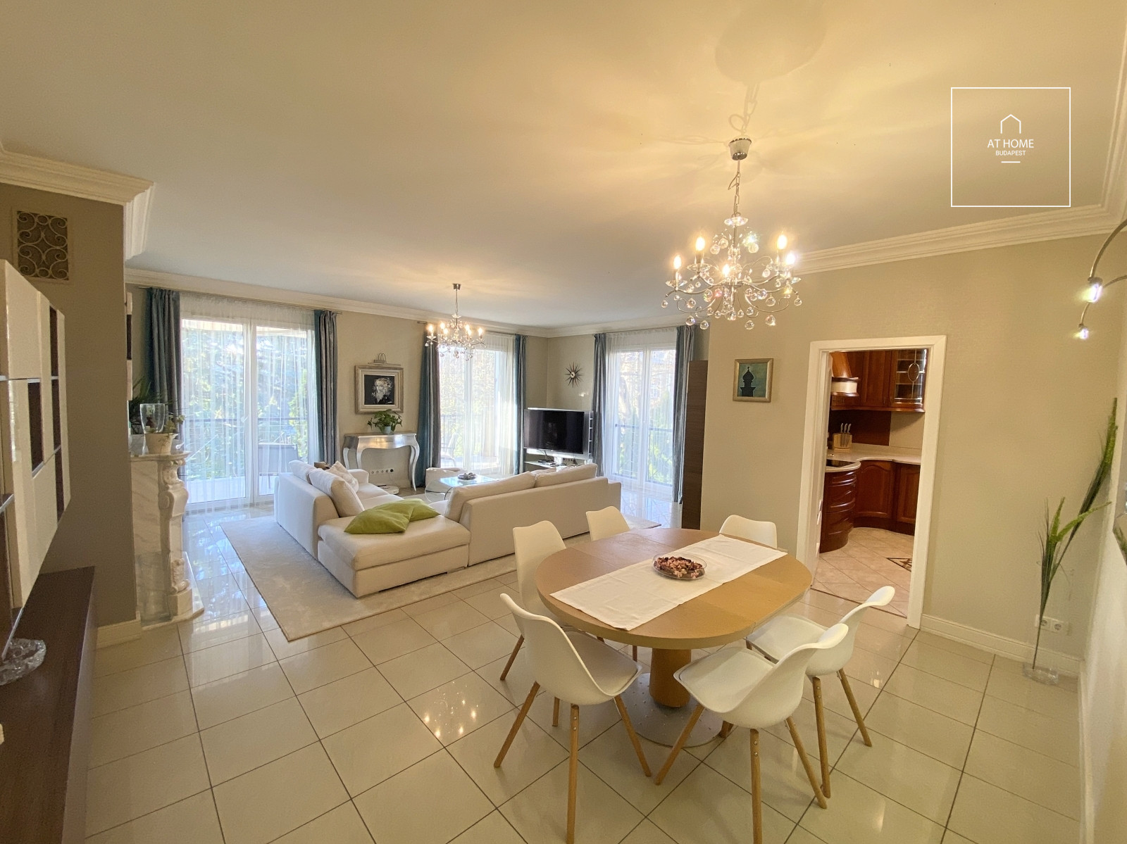 Exclusive, renovated 2-bedroom apartment with a terrace and garage in District II