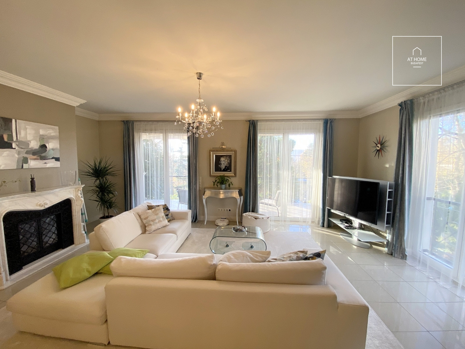 Exclusive, renovated 2-bedroom apartment with a terrace and garage in District II