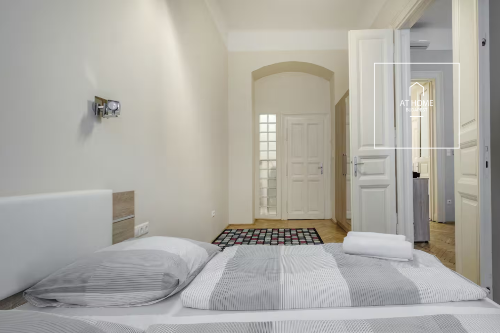 Modern downtown apartment with 2 bedrooms in District VI