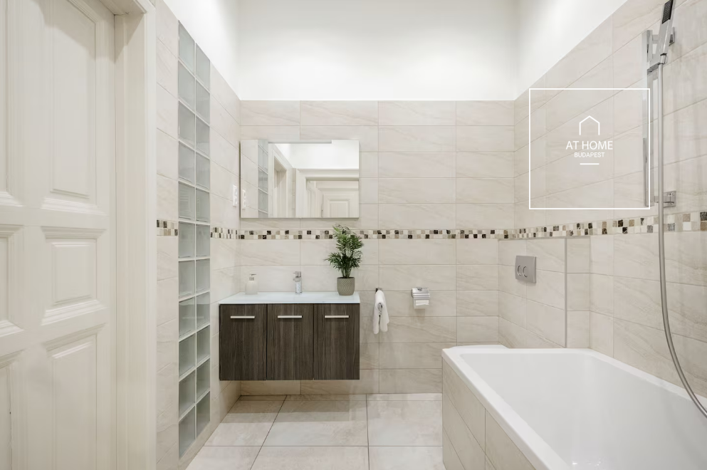 Modern downtown apartment with 2 bedrooms in District VI