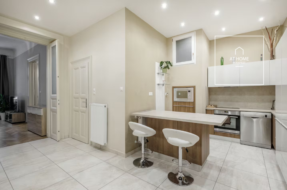 Modern downtown apartment with 2 bedrooms in District VI