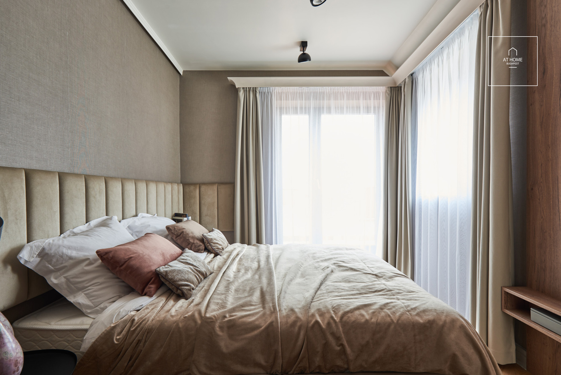 2 bedroom apartment with a roof terrace for rent Budapest VI. district, Terézváros