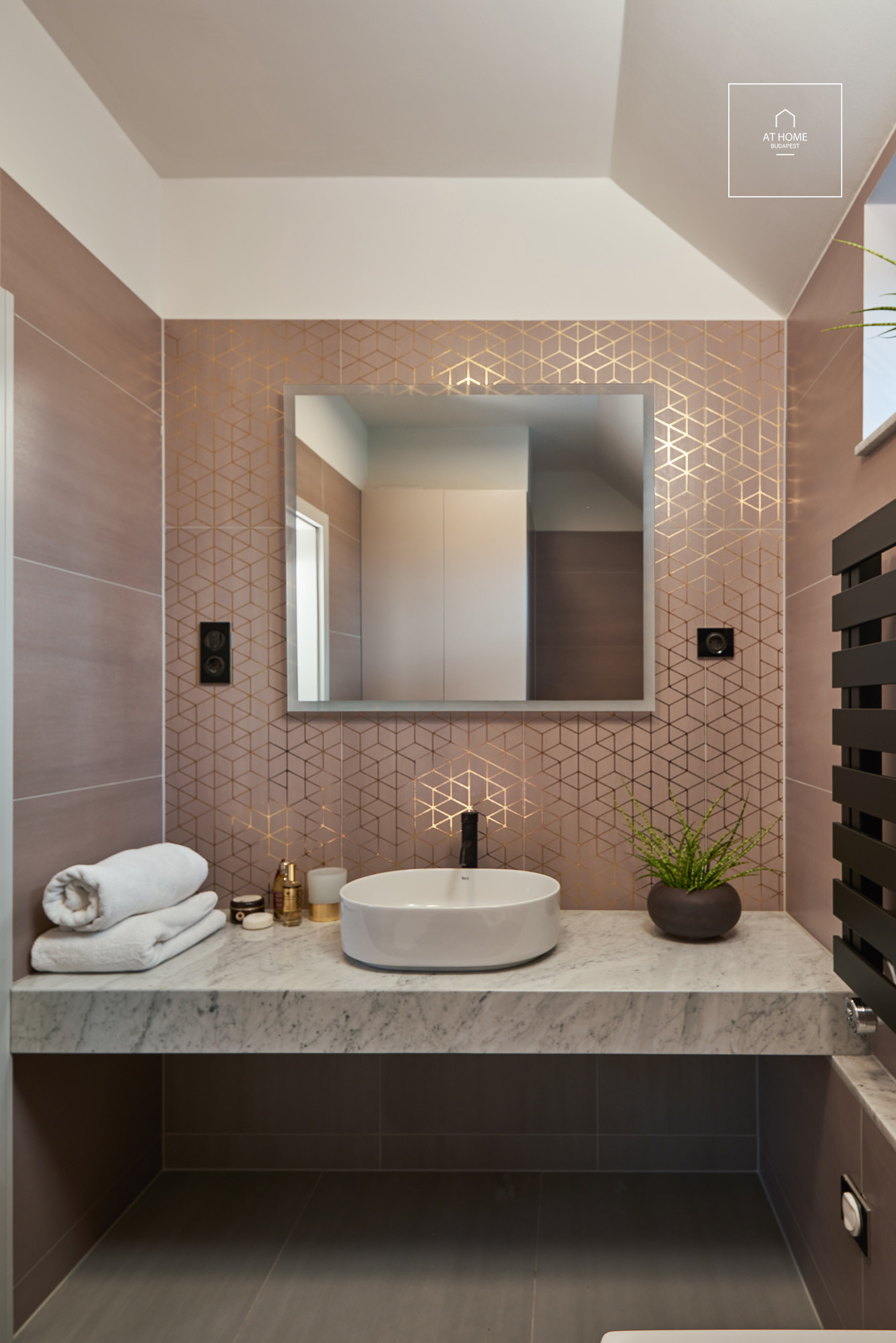 2 bedroom apartment with a roof terrace for rent Budapest VI. district, Terézváros