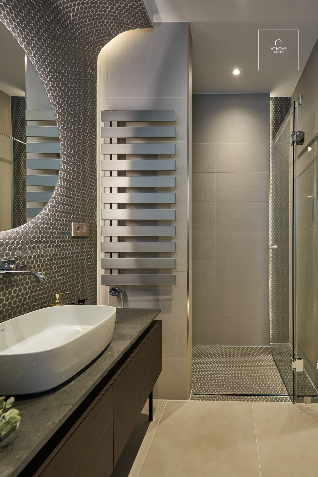 2 bedroom apartment with a roof terrace for rent Budapest VI. district, Terézváros