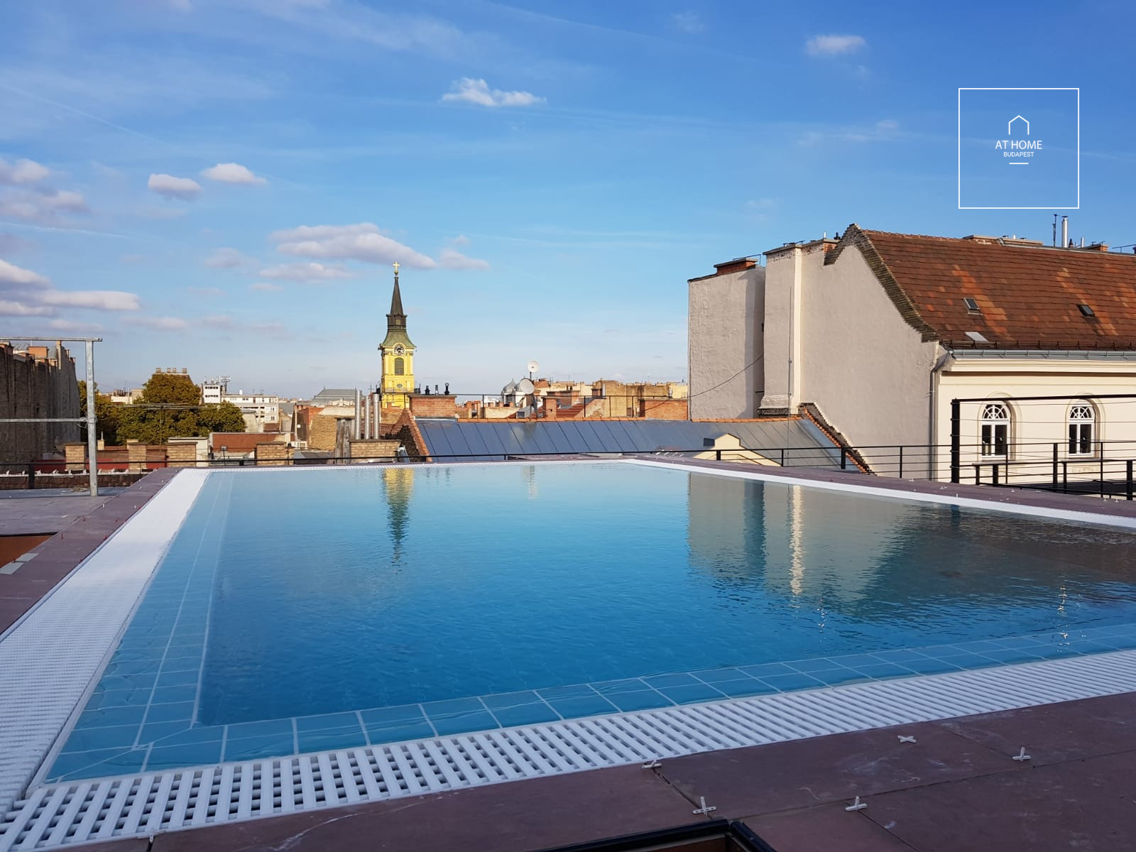 2 bedroom apartment with a roof terrace for rent Budapest VI. district, Terézváros