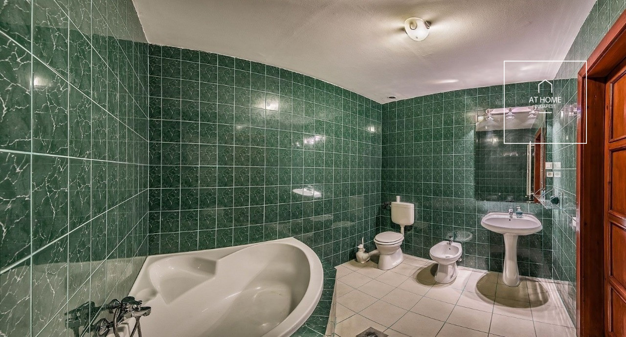 Energy-efficient 250 sqm semi-detached house with 5 bedrooms in District II/A