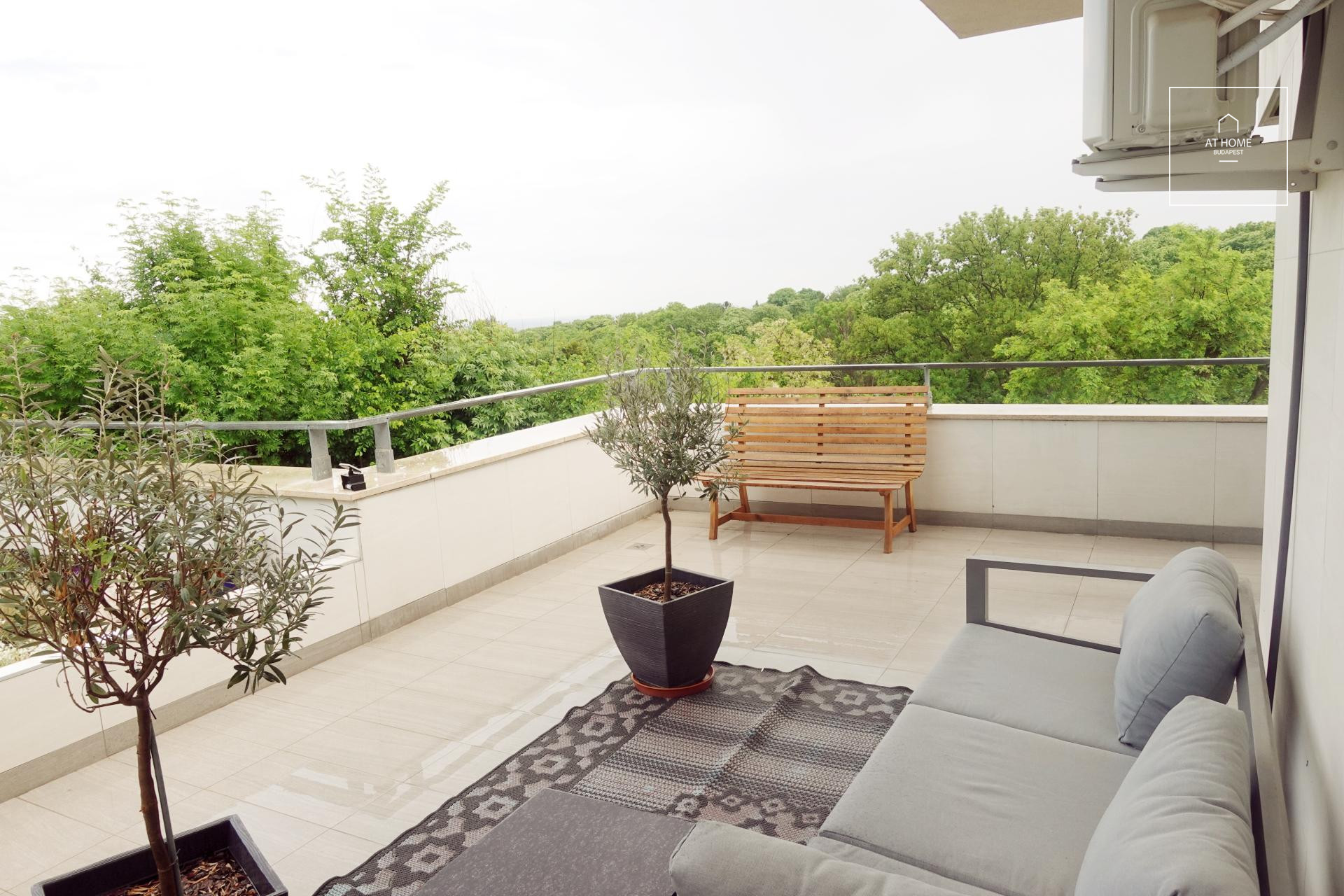 Modern 270 nm-es háromszintes családi ház a XII. kerületben