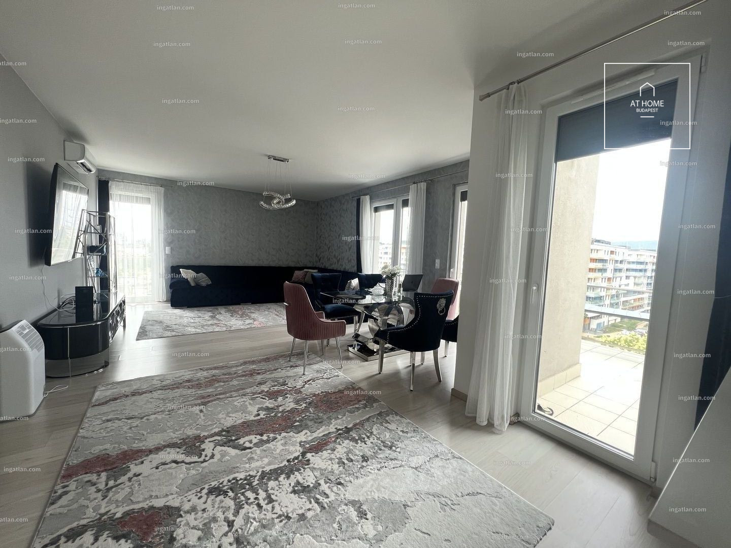 Modern three-bedroom corner apartment with terrace and garage parking in District XIII