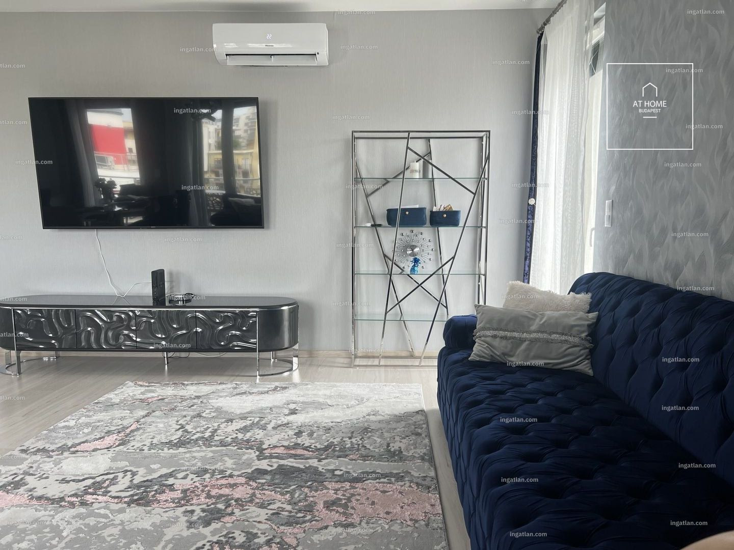 Modern three-bedroom corner apartment with terrace and garage parking in District XIII