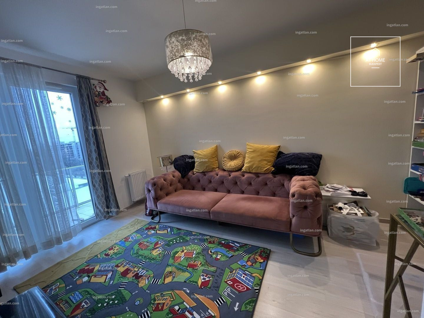 Modern three-bedroom corner apartment with terrace and garage parking in District XIII