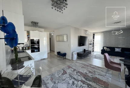 Modern three-bedroom corner apartment with terrace and garage parking in District XIII