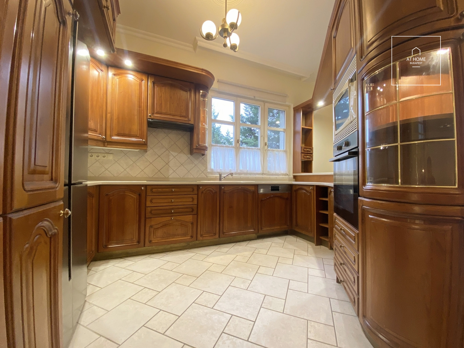 Elegant semi-detached house for rent Budapest XII. district, Mártonhegy