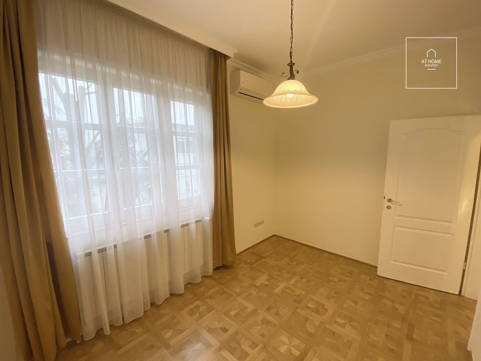 Elegant semi-detached house for rent Budapest XII. district, Mártonhegy