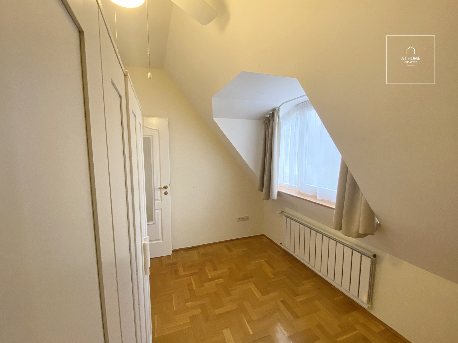 Elegant semi-detached house for rent Budapest XII. district, Mártonhegy