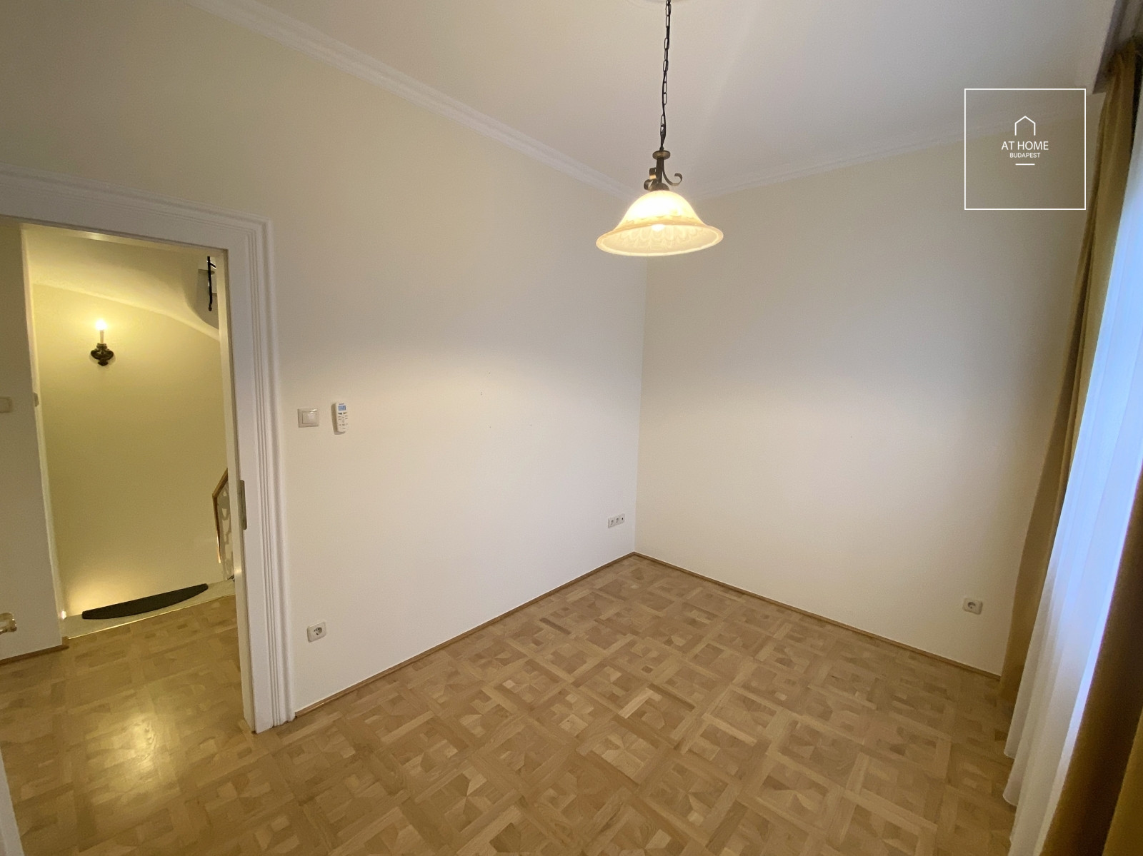 Elegant semi-detached house for rent Budapest XII. district, Mártonhegy