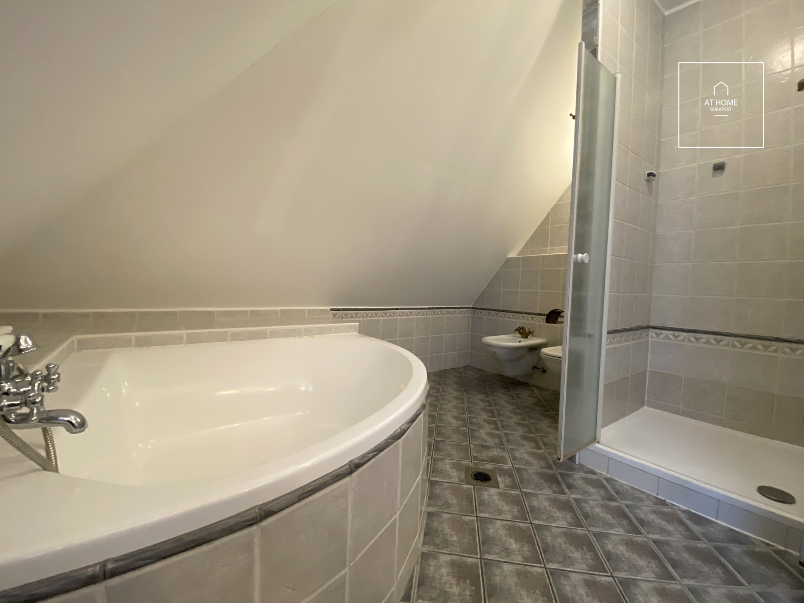 Elegant semi-detached house for rent Budapest XII. district, Mártonhegy