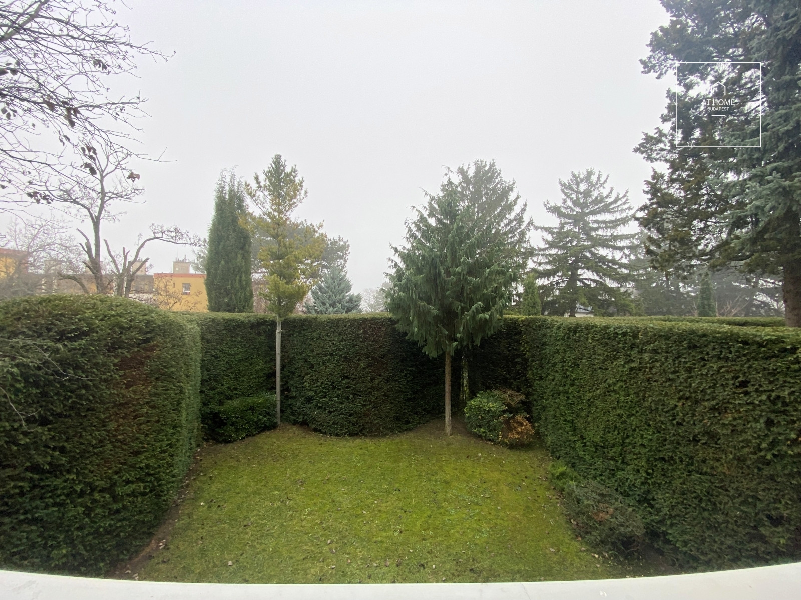 Elegant semi-detached house for rent Budapest XII. district, Mártonhegy