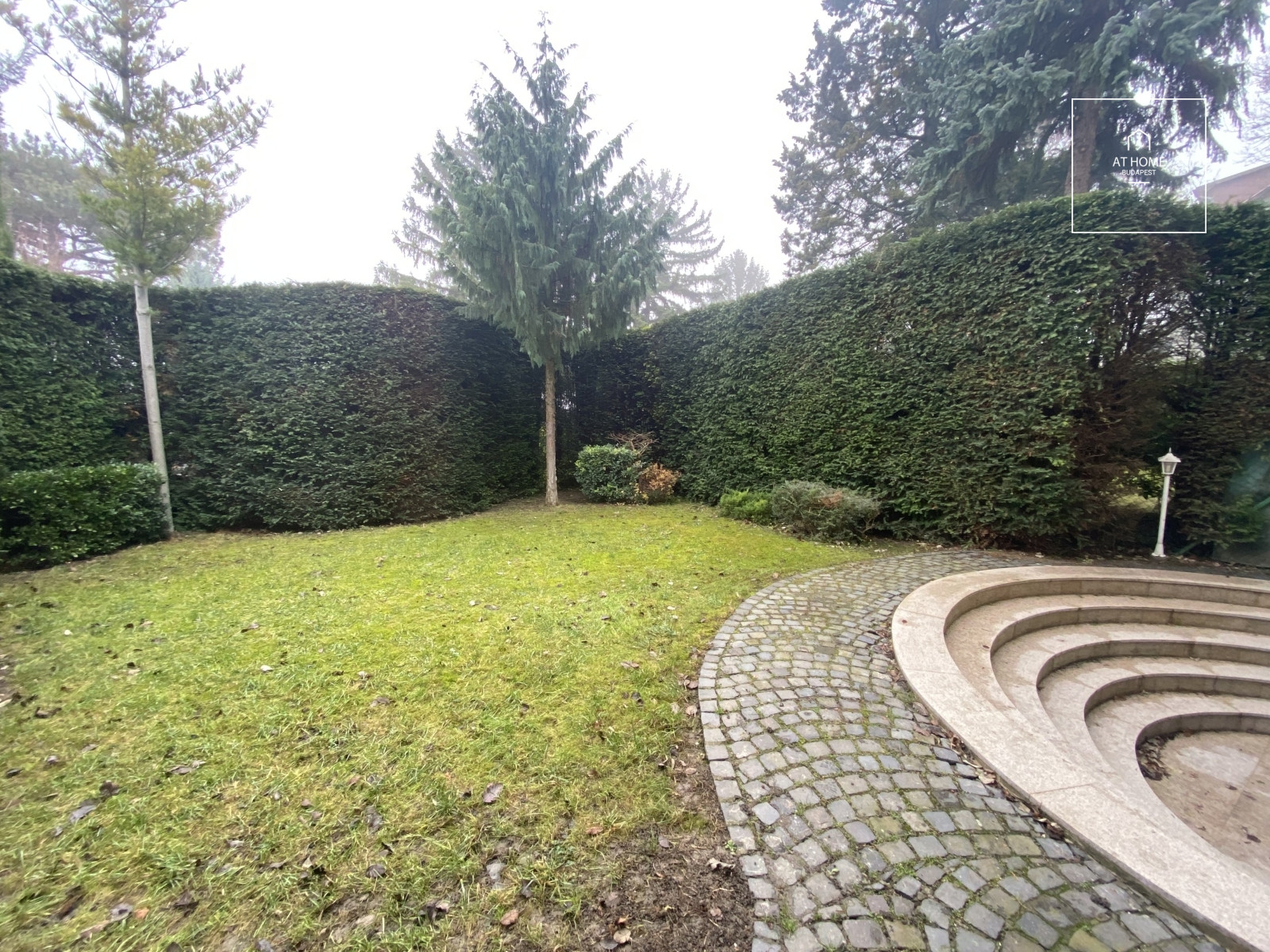 Elegant semi-detached house for rent Budapest XII. district, Mártonhegy