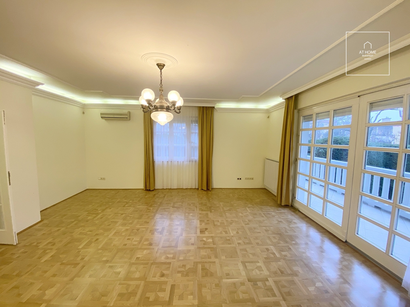 Elegant semi-detached house for rent Budapest XII. district, Mártonhegy