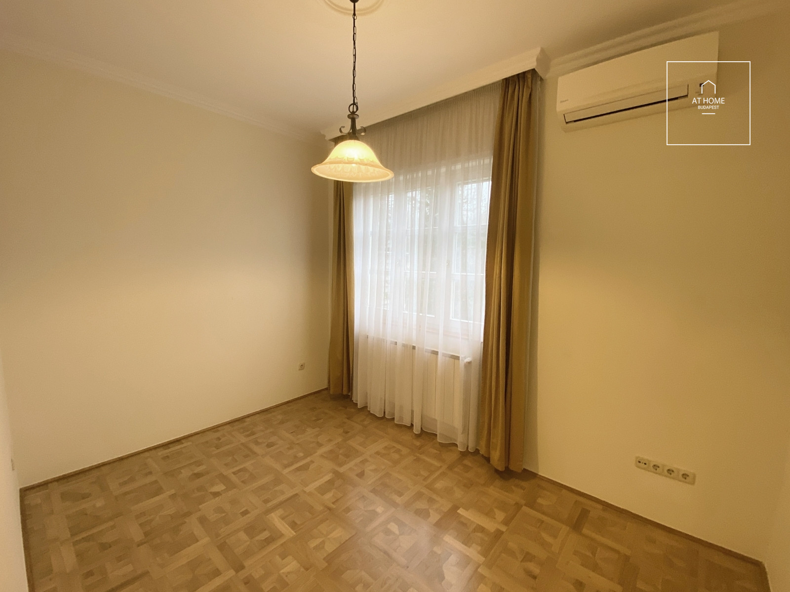 Elegant semi-detached house for rent Budapest XII. district, Mártonhegy