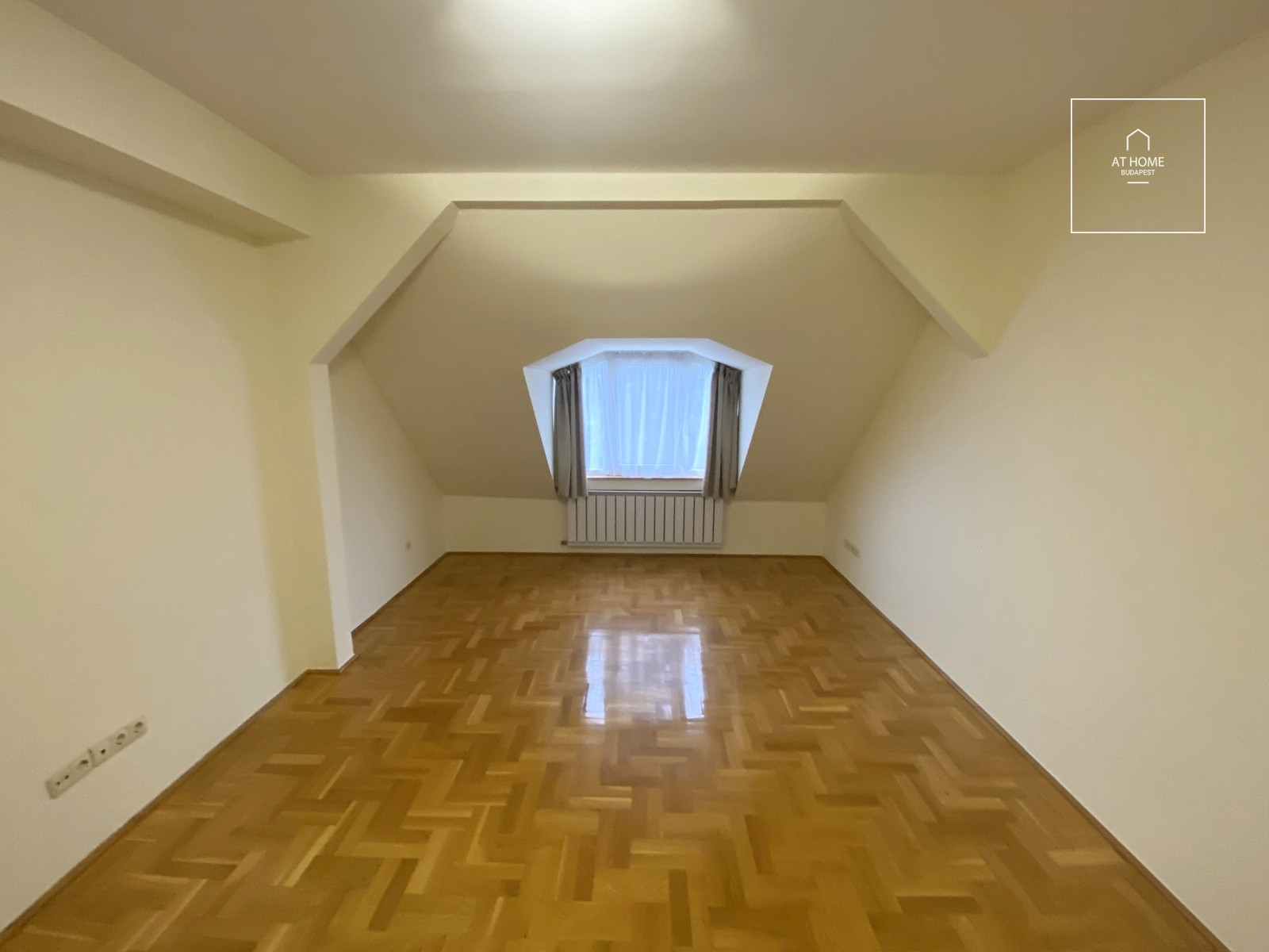 Elegant semi-detached house for rent Budapest XII. district, Mártonhegy