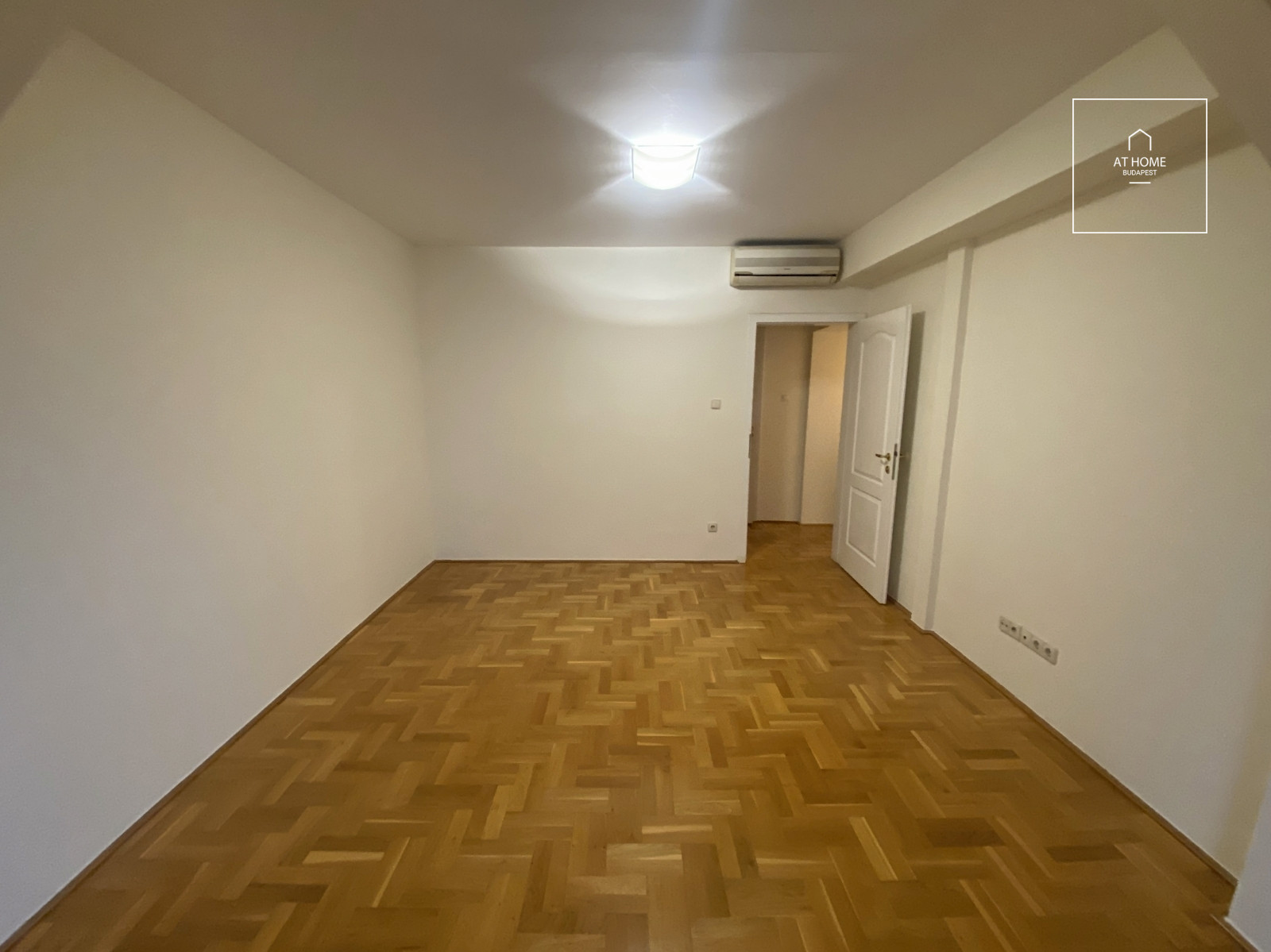 Elegant semi-detached house for rent Budapest XII. district, Mártonhegy