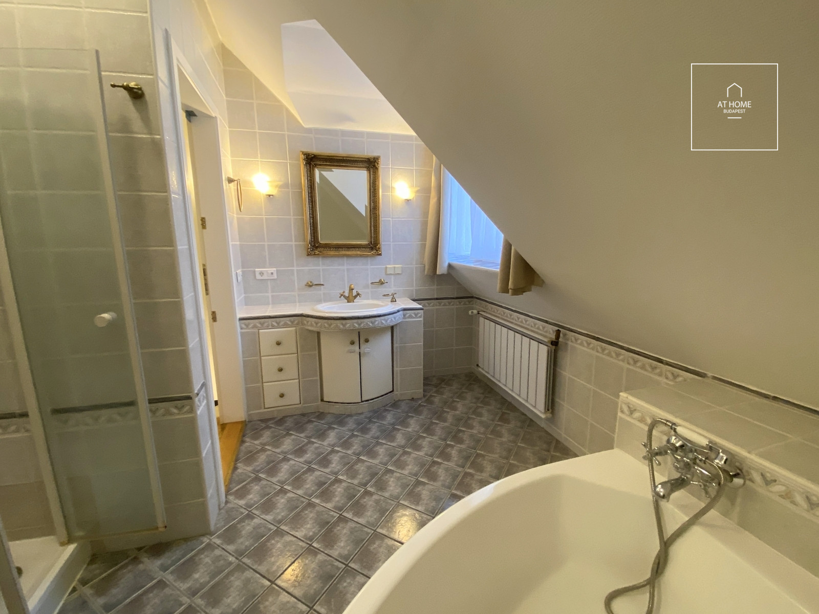 Elegant semi-detached house for rent Budapest XII. district, Mártonhegy