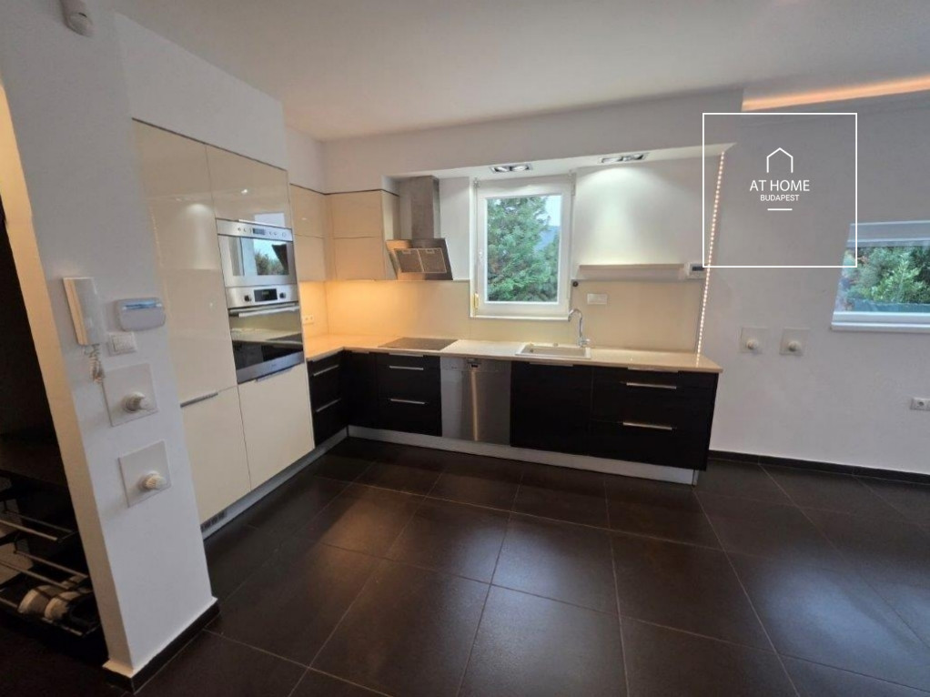 A renovated 95 sqm three-story apartment with a rooftop terrace, located in the 3rd district