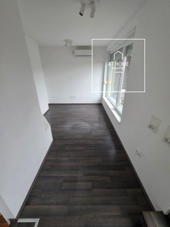 A renovated 95 sqm three-story apartment with a rooftop terrace, located in the 3rd district