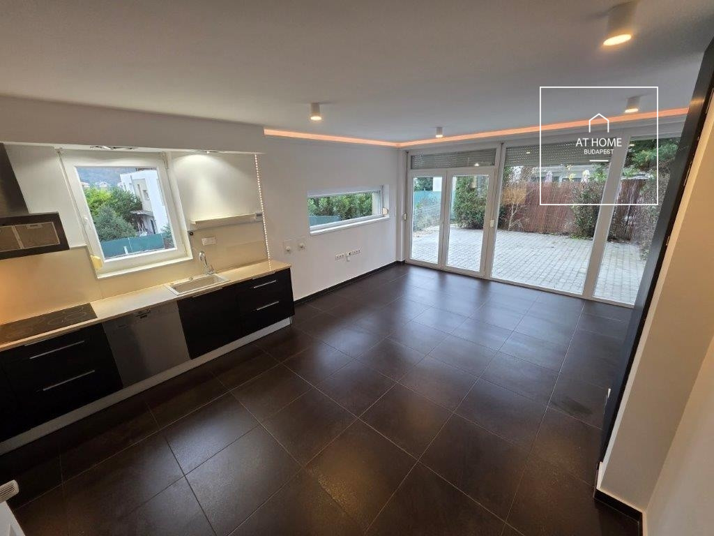 A renovated 95 sqm three-story apartment with a rooftop terrace, located in the 3rd district